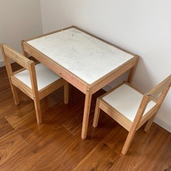 IKEA LATT　キッズテーブルとチェアの画像