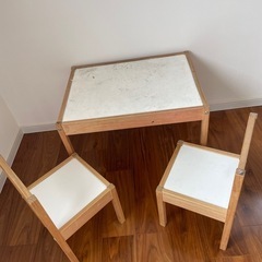 IKEA LATT　キッズテーブルとチェアの画像