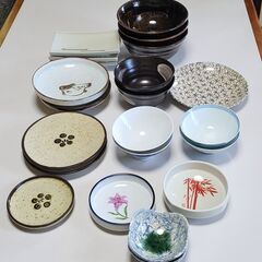 和風食器一式（ご飯茶碗、皿、少し深めの椀、長めの皿など）　取りに...