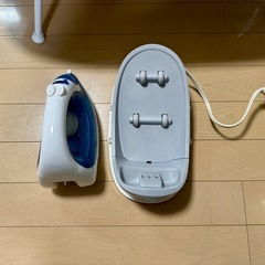 アイロン、アイロン台セット　アイリスオーヤマ　コードレスの画像