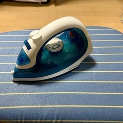 アイロン、アイロン台セット　アイリスオーヤマ　コードレスの画像