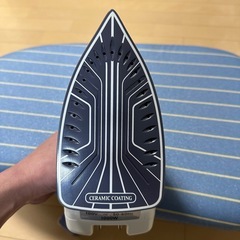 アイロン、アイロン台セット　アイリスオーヤマ　コードレスの画像