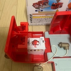 ぴゅぴゅっと消火！おしごと変形消防署　トミカの画像