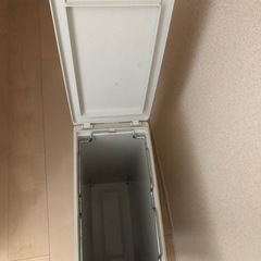 （使用品）ゴミ箱の画像