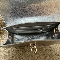 gloveシルバー チェーンショルダーバッグの画像