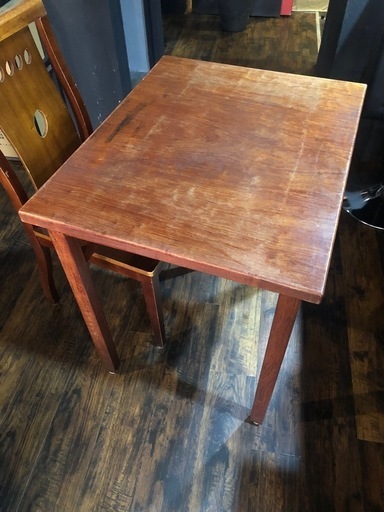 交換可‼️飲食店‼️重厚感の極み‼️純無垢材の洋食テーブル　小さめサイズ約60×73.5×72.5（H）cm 在庫複数有り　1台=22,000円