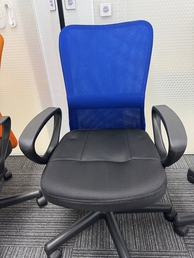 美品 50,000円からの値下げ ほとんど使用していません！ オフィステーブル3台 キャスターチェア16脚