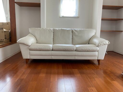 かねたや 「Ital sofa」本革ソファ３人掛け、シンプルでお部屋に合わせやすいです。