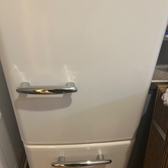 冷蔵庫4年使用、一部汚れあり