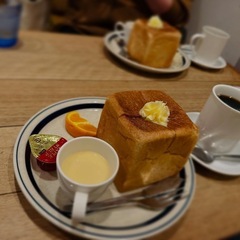 今日の昼間にカフェとか行きませんか？？