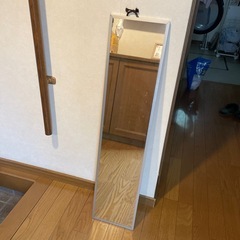 シルバーフレーム　壁かけ姿見　鏡の画像