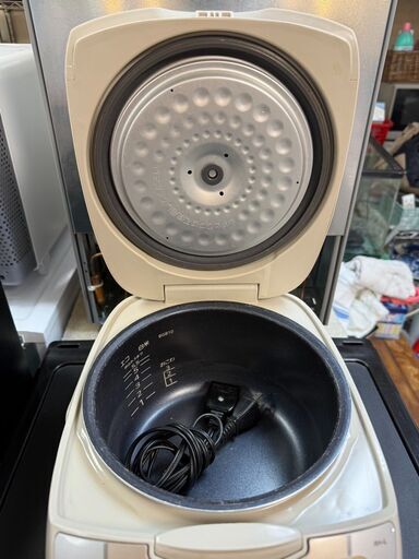 T4181 【新生活応援キャンペーン】タイガー　炊飯器　2016年製　5.5合炊き　JBH-G100　マイコン炊飯ジャー　動作良好　送料A　札幌　リサイクルれお　すすきの店
