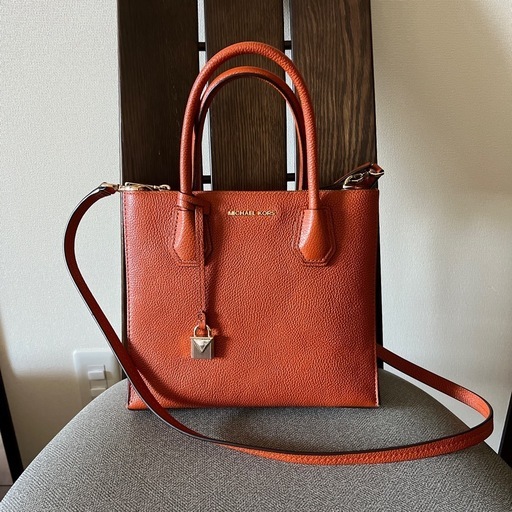 MICHAEL KORS オレンジのショルダーバック