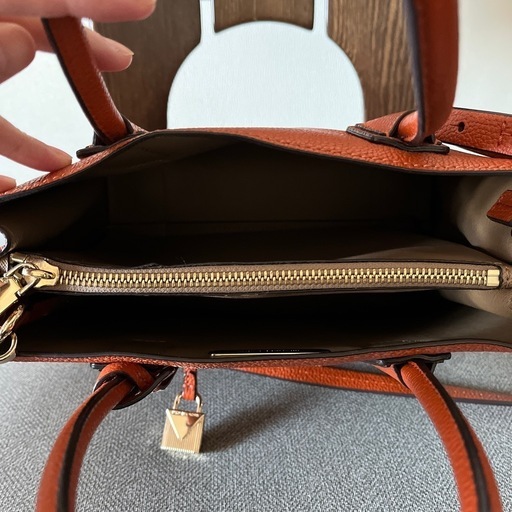 MICHAEL KORS｜マイケル・コースのショルダーバッグ（オレンジ/橙色系 MICHAEL KORS オレンジのショルダーバック