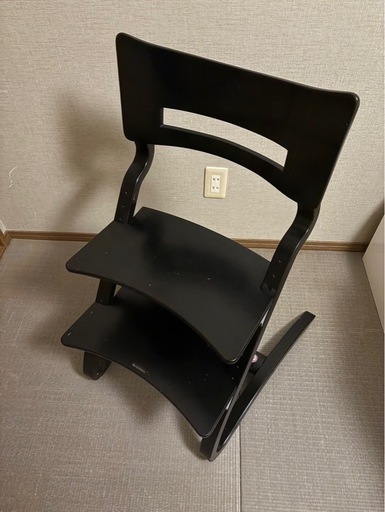 リエンダー　キッズチェア　ブラック