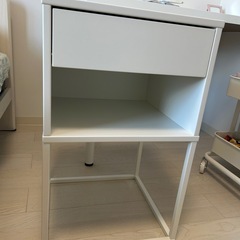 サイドテーブル