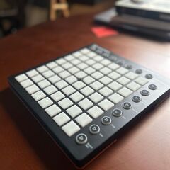 novation launchpad MK-11の画像