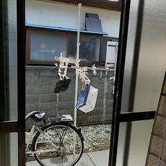 つっかえ棒タイプの物干し台1本
