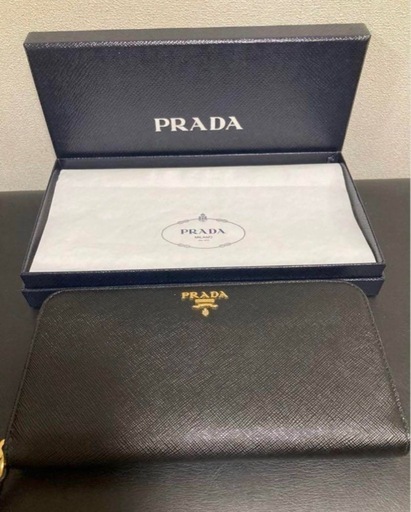 プラダ　　長財布