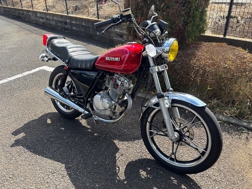 スズキ　GN125H カスタム　赤　旧車スタイル　　　吸い込み