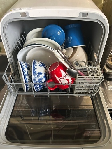 食洗機　(超美品。水道工事不要タンク式)