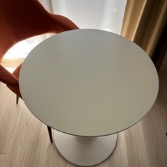ホワイトテーブルの画像