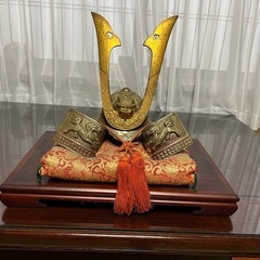 兜　置物　飾り台付き