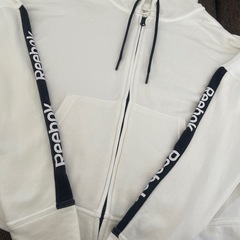 Reebokパーカー