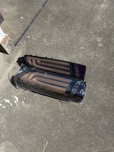 4型ハイエース　テールランプ