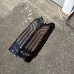 4型ハイエース　テールランプの画像