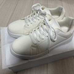シンプルお洒落スニーカー25cm無料です