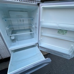 《売約済》【武蔵小山店】 東芝 TOSHIBA GR-R33S-S ３ドア冷蔵庫 VEGETA ベジータ Sシリーズ シルバー 330L 3ドア 右開きタイプ 自動製氷 自動製氷機能付き 2020年製 大型 大型冷蔵庫の画像