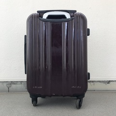 機内持ち込みサイズのスーツケースを差し上げます
