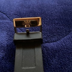 adidas腕時計ラバーベルト（ブラックゴールド）の画像