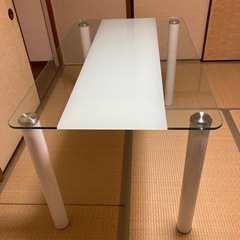 
ガラステーブルの画像
