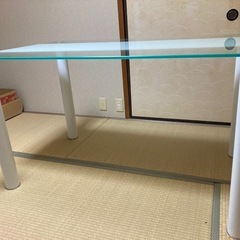 
ガラステーブルの画像