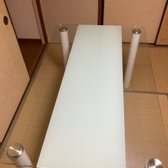 
ガラステーブルの画像
