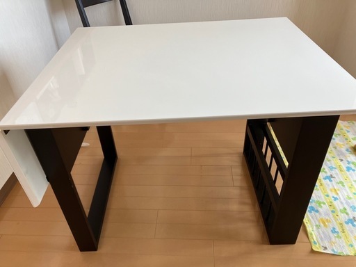 ダイニングテーブル（商談中のため、返事不可)