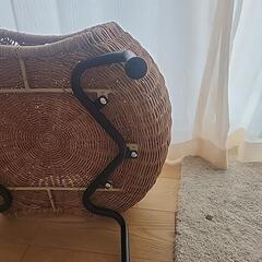 IKEAラタンサイドテーブルの画像