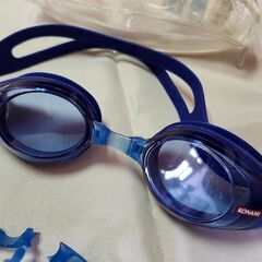 水泳用ゴーグル　ブルー　ケース付き 大人向け　コナミ