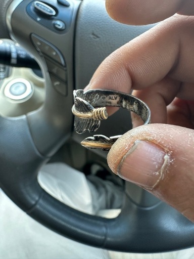 ハーレーに乗りながら走るオシャレなリング
