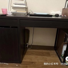 黒いデスク