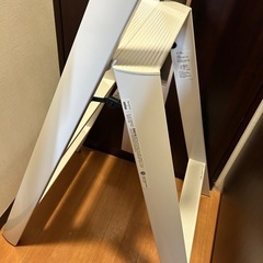 数回使用のみ 長谷川 lucano 脚立 3段 ホワイト ルカーノ 踏み台の画像