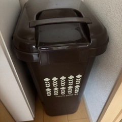 ゴミ箱の画像