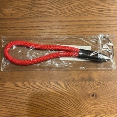 カメラ・スマホストラップ（赤）の画像