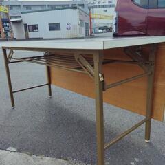 折りたたみ机の画像