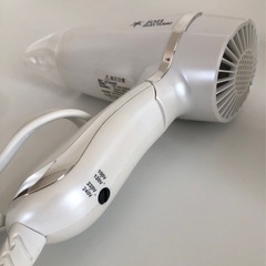 【中古品】Silky TURBO マイナスイオンドライヤー HD-809BF ホワイト ヘアケア用品の画像