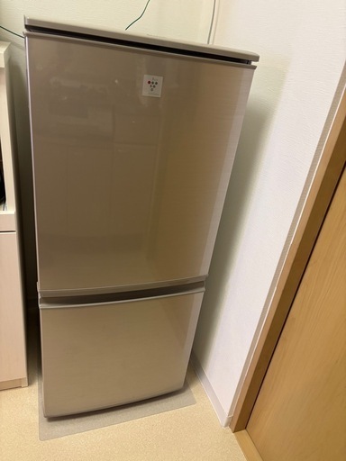 シャープ冷蔵庫　137L(4/5,6取引希望)