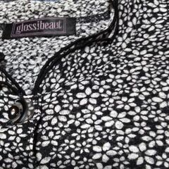 黒地にさくらの花のようなの画像