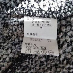 黒地にさくらの花のようなの画像